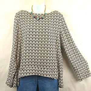Versona black/white geometric  pullover long sleeve tunic top
